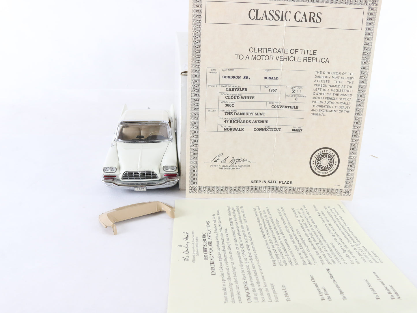1957 Chrysler 300C Convertible White Danbury Mint 1:24 Diecast Model
