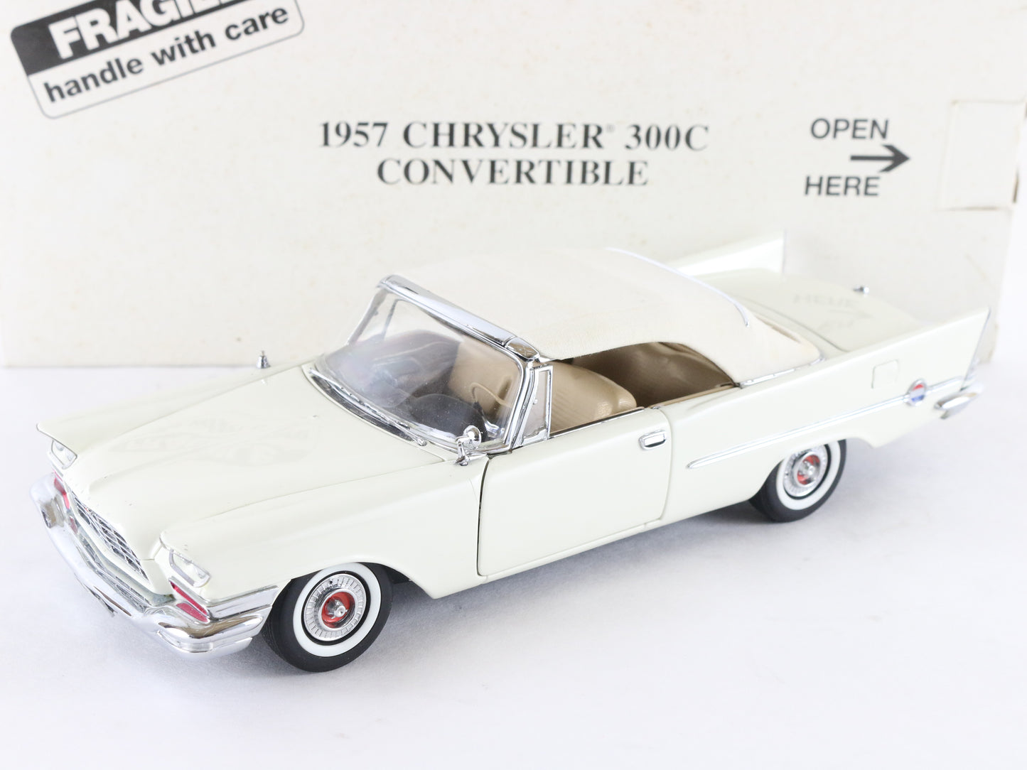 1957 Chrysler 300C Convertible White Danbury Mint 1:24 Diecast 