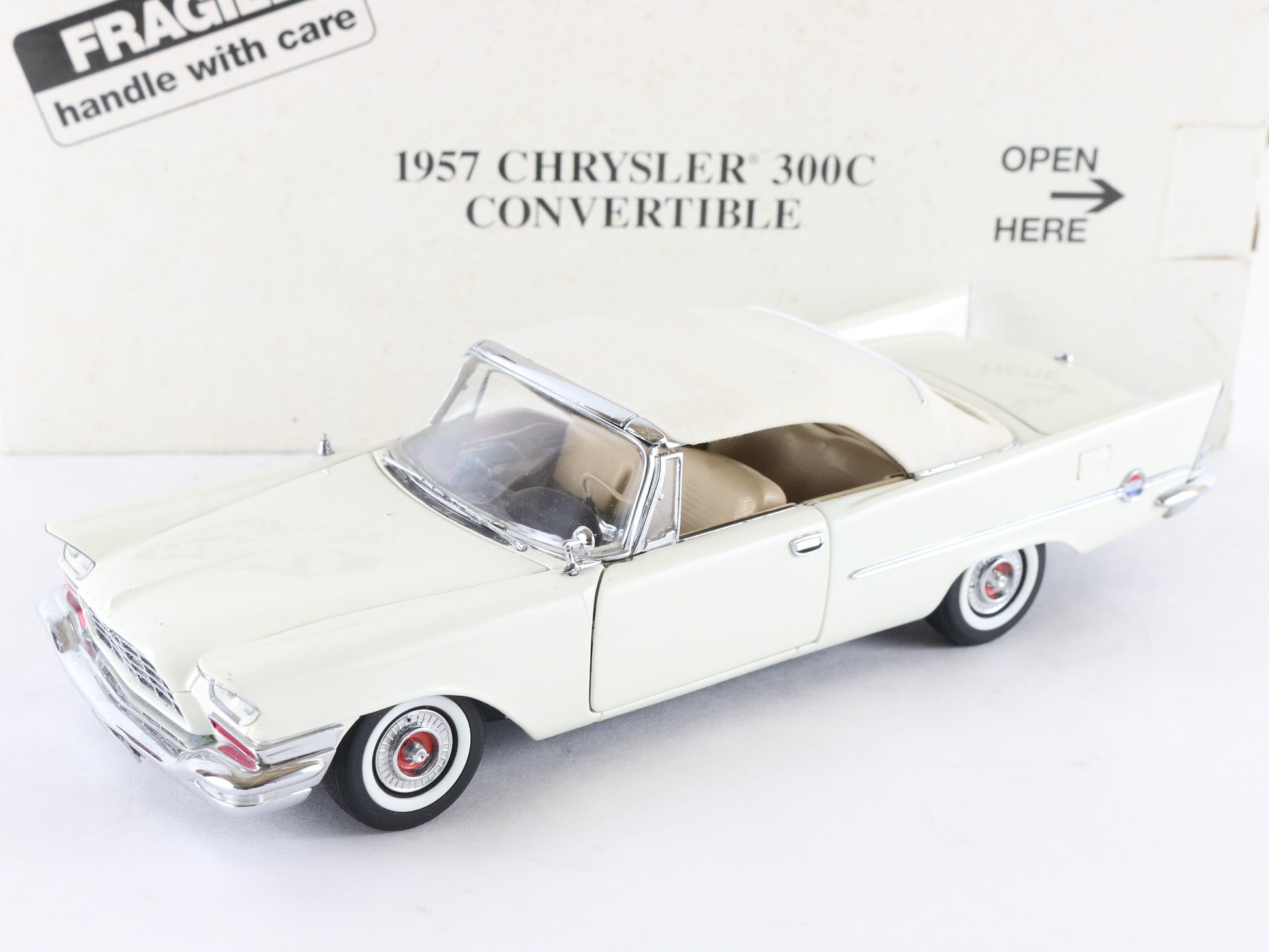 1957 Chrysler 300C Convertible White Danbury Mint 1:24 Diecast 