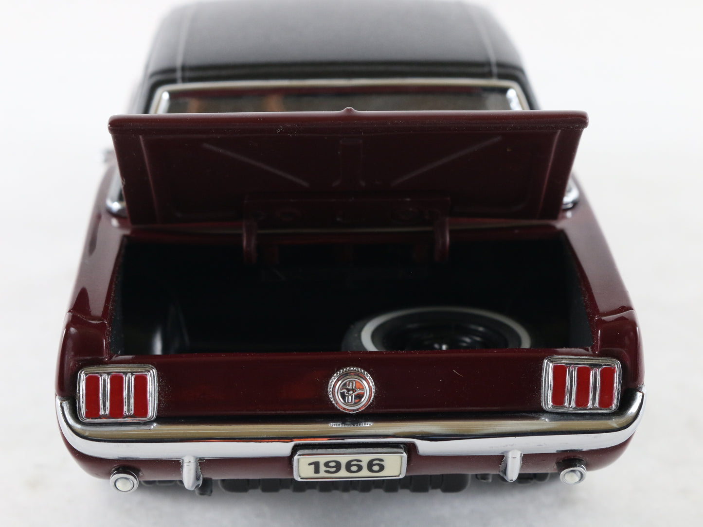 1966 Ford Mustang Hardtop Maroon & Black Danbury Mint 1:24 Model Car