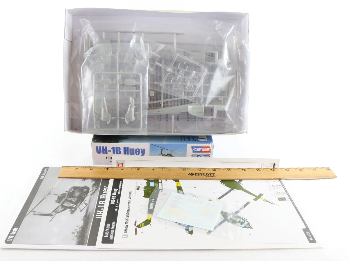 UH-1B Huey Attack Helicopter Bell Hobby Boss 1:72 87228 Military Kit