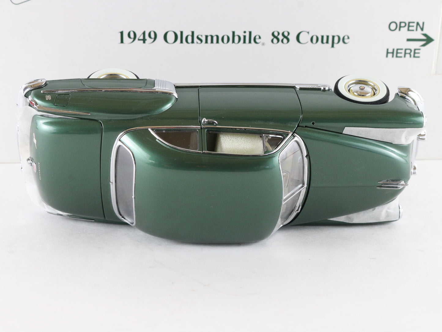 1949 Oldsmobile 88 Coupe Ivy Green Danbury Mint 1:24 Diecast Model Car
