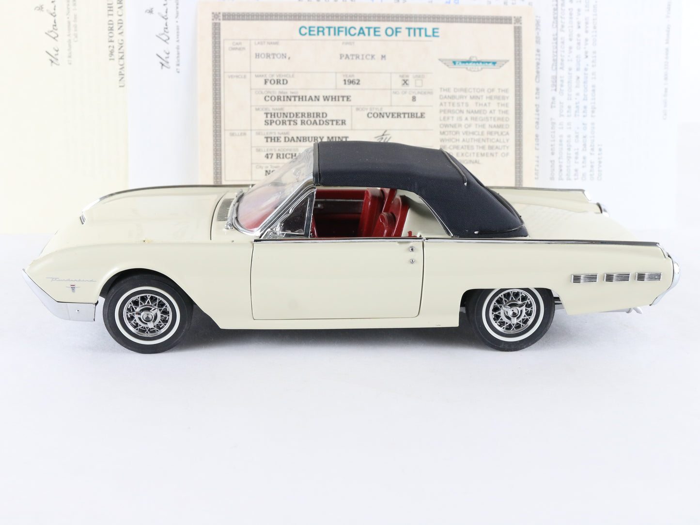 1962 Ford Thunderbird Sports Roadster Convertible Danbury Mint 1:24 Model Car