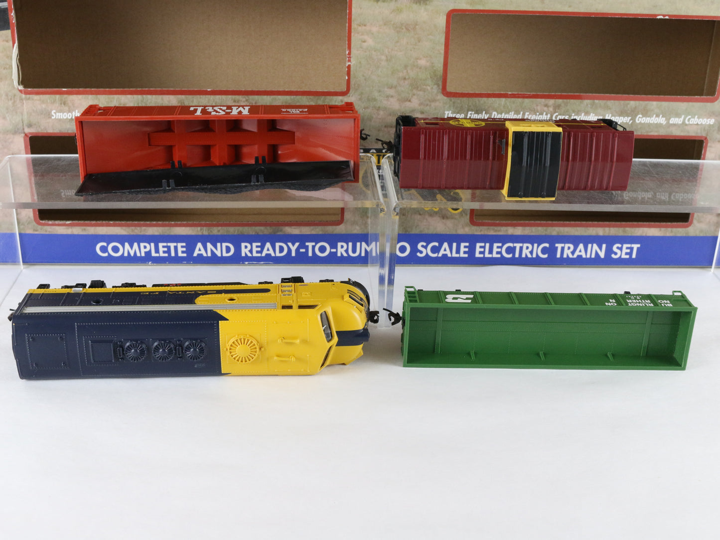 Bachmann HO War Chief Santa Fe Diesel Locomotive Train Set UNUSED #00746