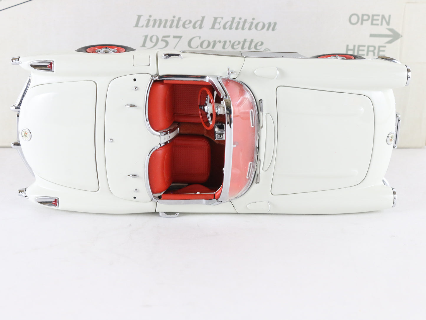 1957 Chevy Corvette Roadster White Black Limited Danbury Mint 1:24 Diecast #912
