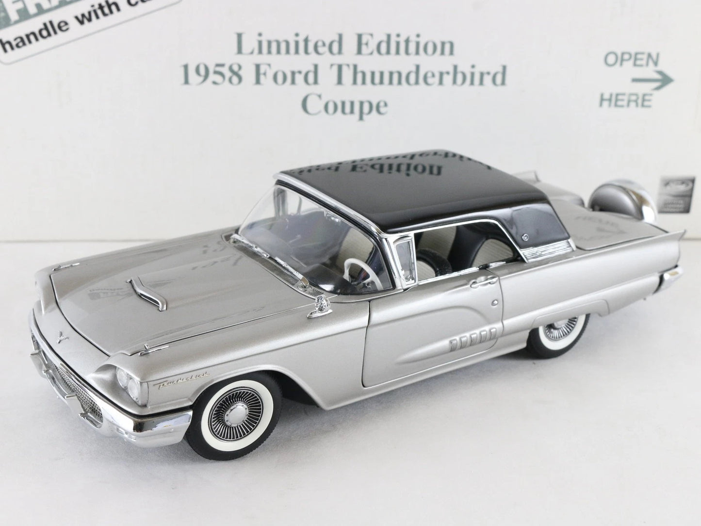 Danbury Mint 1:24 1958 Ford Thunderbird Coupe Platinum Raven Black Diecast 1656