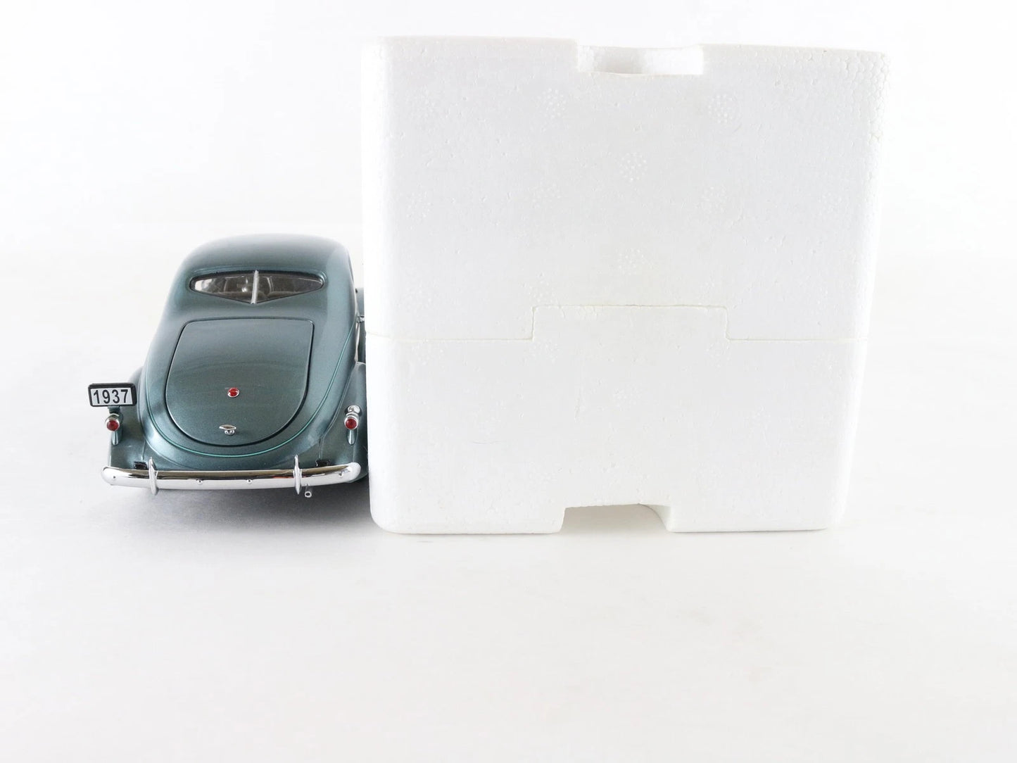 1937 Studebaker Dictator Coupe Blue Danbury Mint 1:24 Diecast Model #239/5000