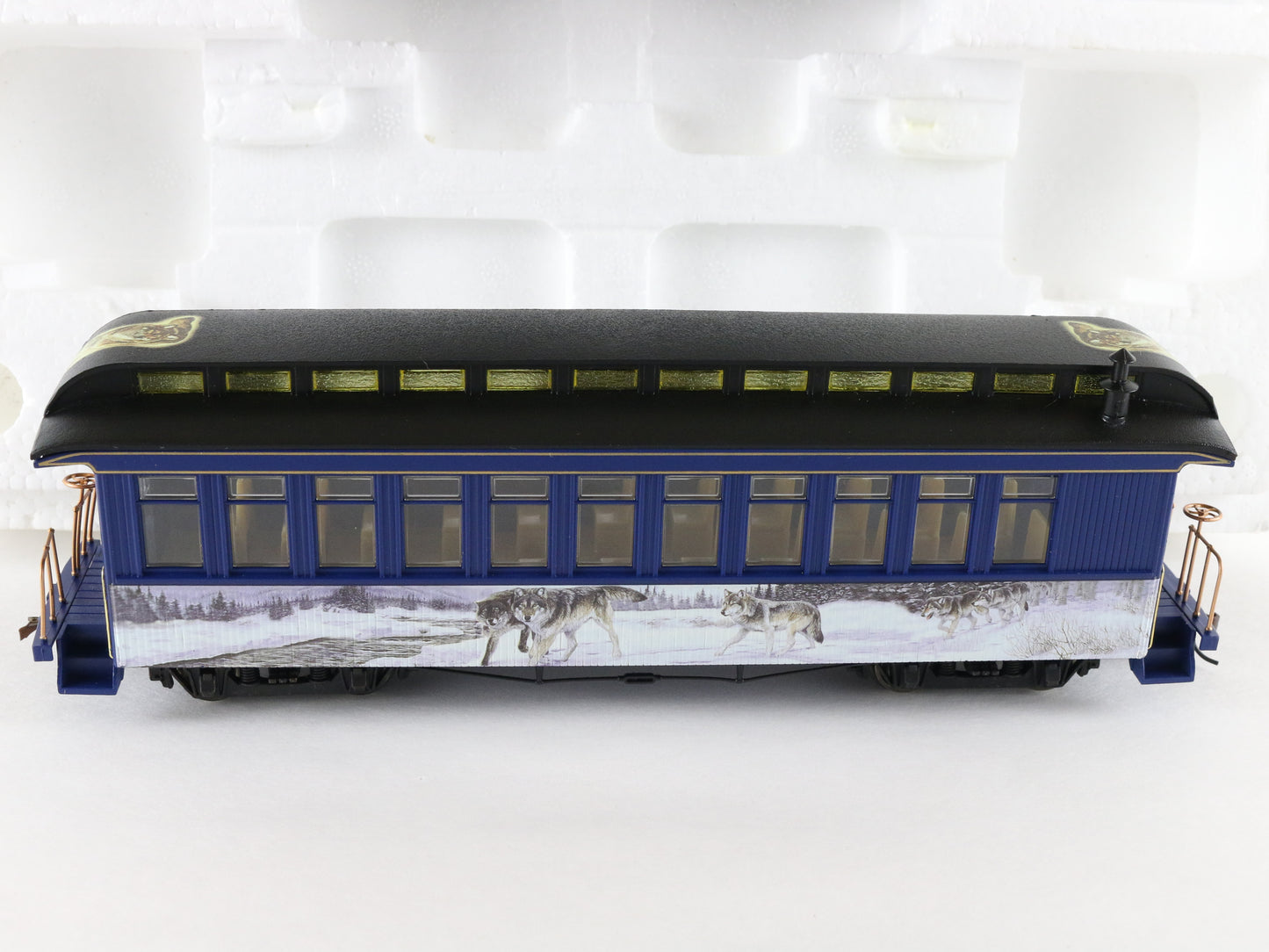 Hawthorne Village HO Al Agnew Wolf Wanderers Coach Passenger Car W/ Track
