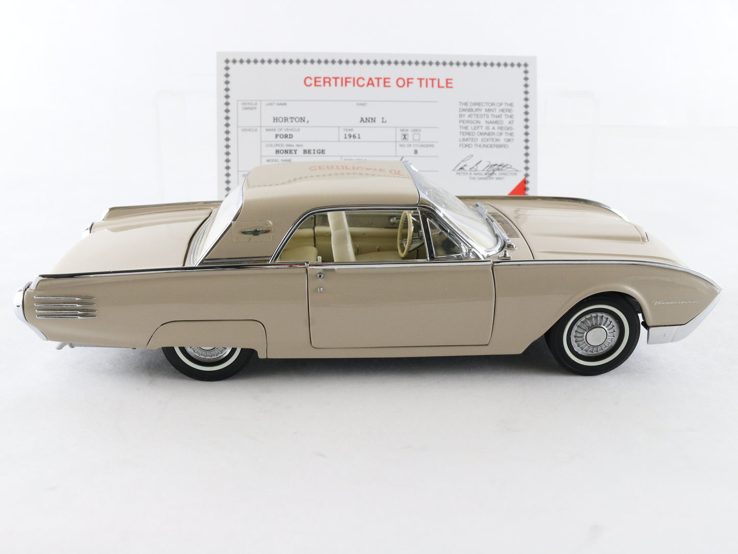 1961 Ford Thunderbird Hardtop Honey Beige Danbury Mint 1:24 Model Car