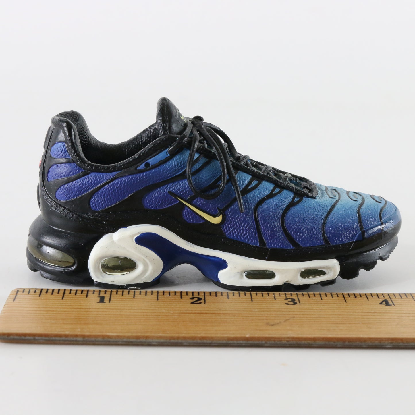 Nike Classics Bowen TN Air Max Plus Hyper Blue Ceramic Collectible Shoe