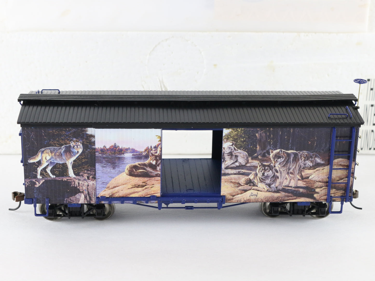 Hawthorne Village HO Wolf Ridge Boxcar Train 14-09137-010 W/ Track