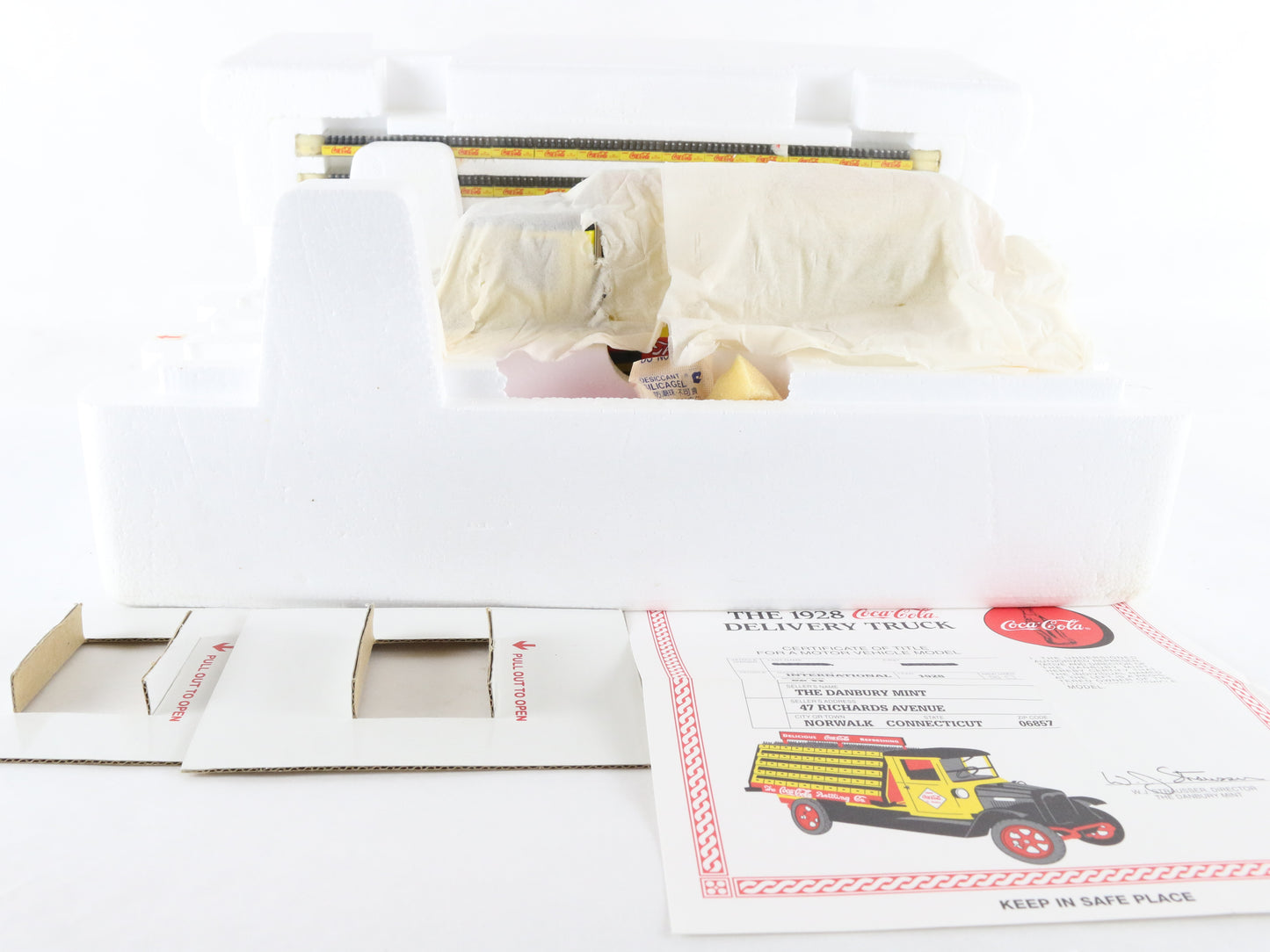 1928 International SL-36 Coca Cola Delivery Truck Yellow Danbury 1:24 Diecast