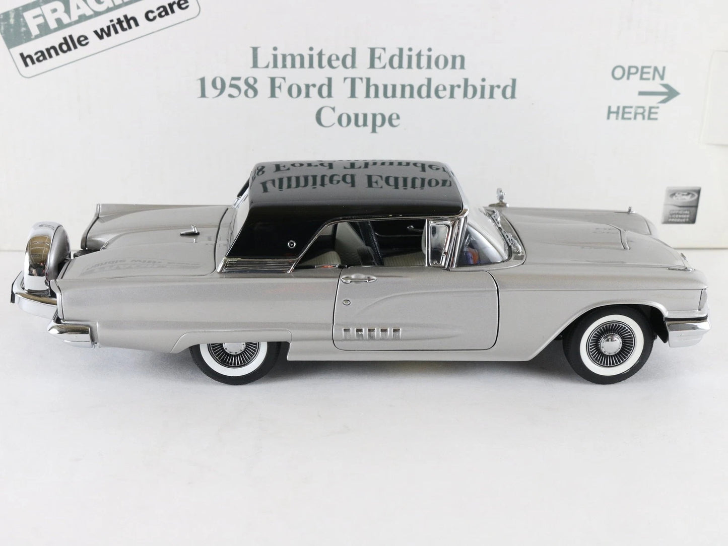 Danbury Mint 1:24 1958 Ford Thunderbird Coupe Platinum Raven Black Diecast 1656