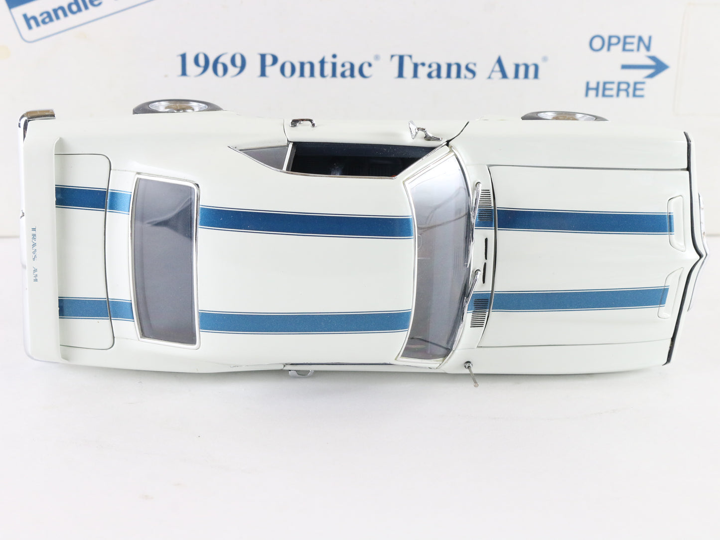 1969 Pontiac Trans Am Blue White Danbury Mint 1:24 Diecast Model Car