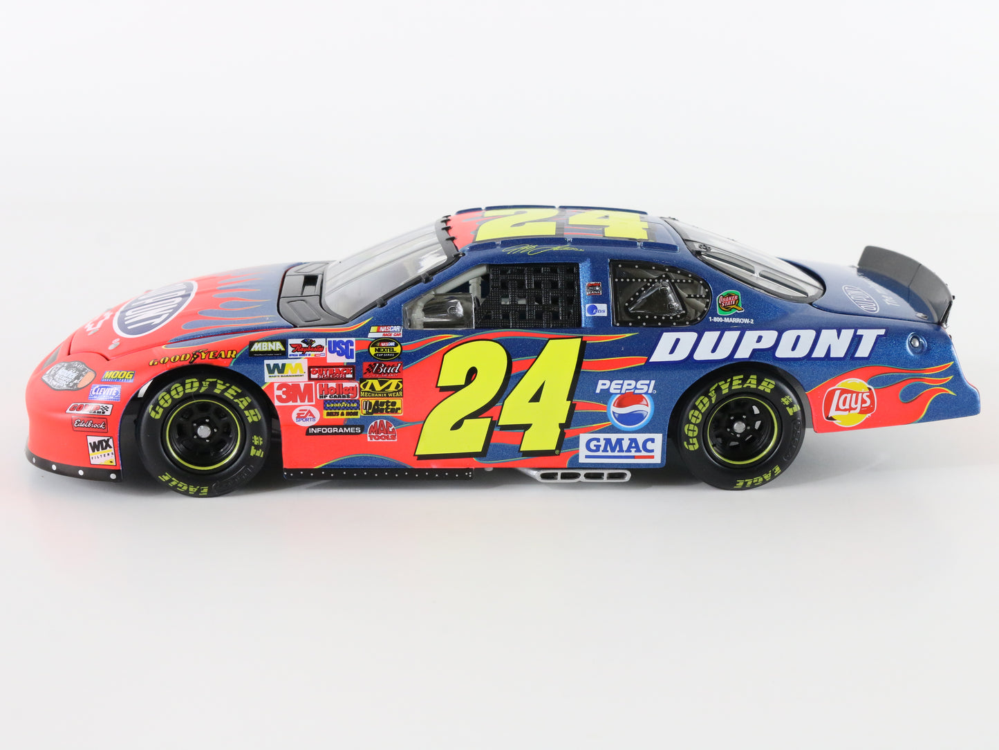 Jeff Gordon #24 2004 Monte Carlo Dupont Racing Action 1:24 Model Car