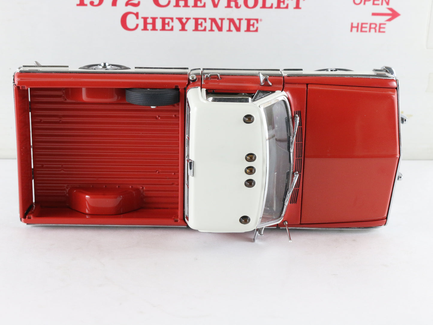 1972 Chevrolet Cheyenne Pickup Truck Red White Danbury Mint 1:24 Diecast