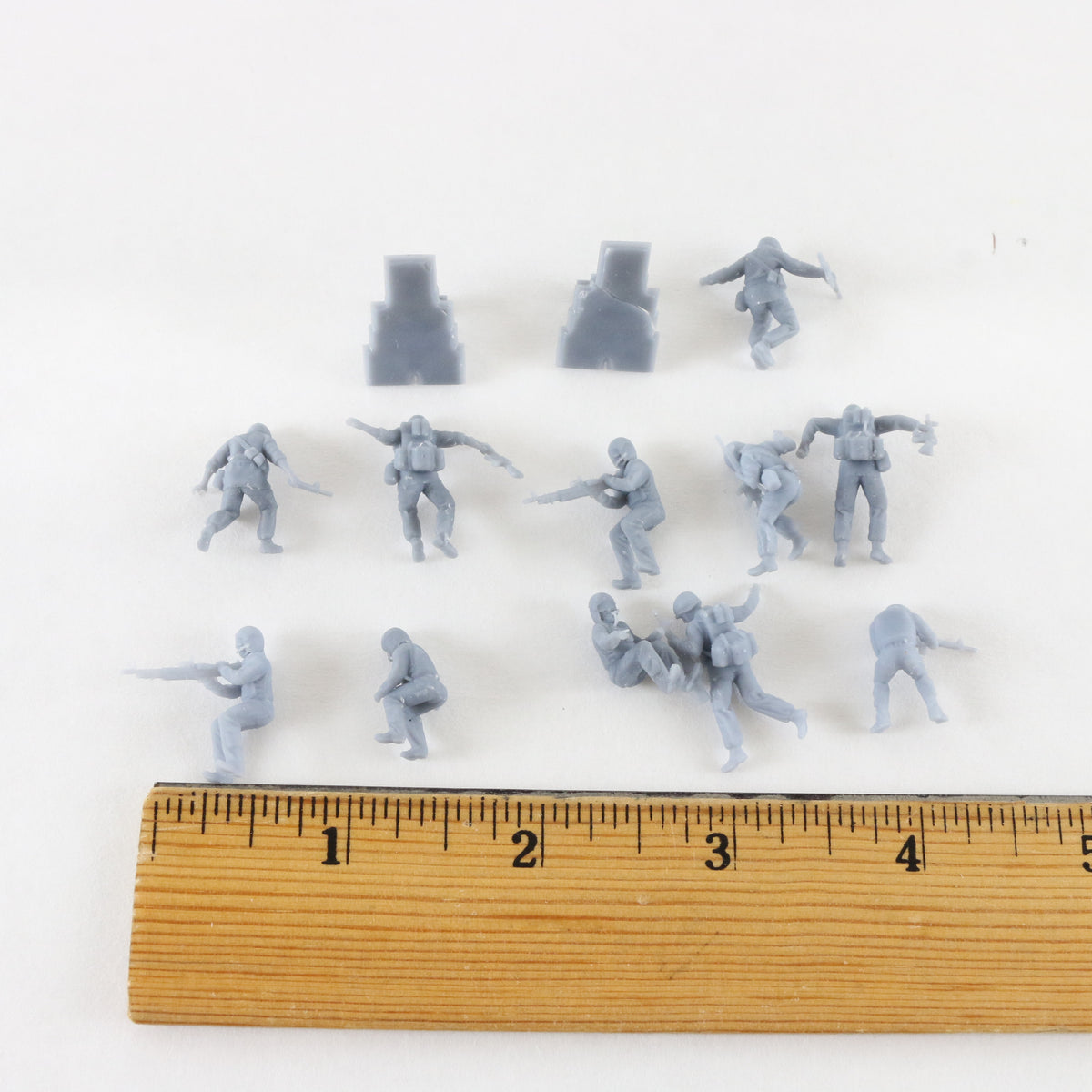 Lot Of 13 Huey Helicopter Crew Troops Gunners Peddinghaus? 1:72 3D Printed