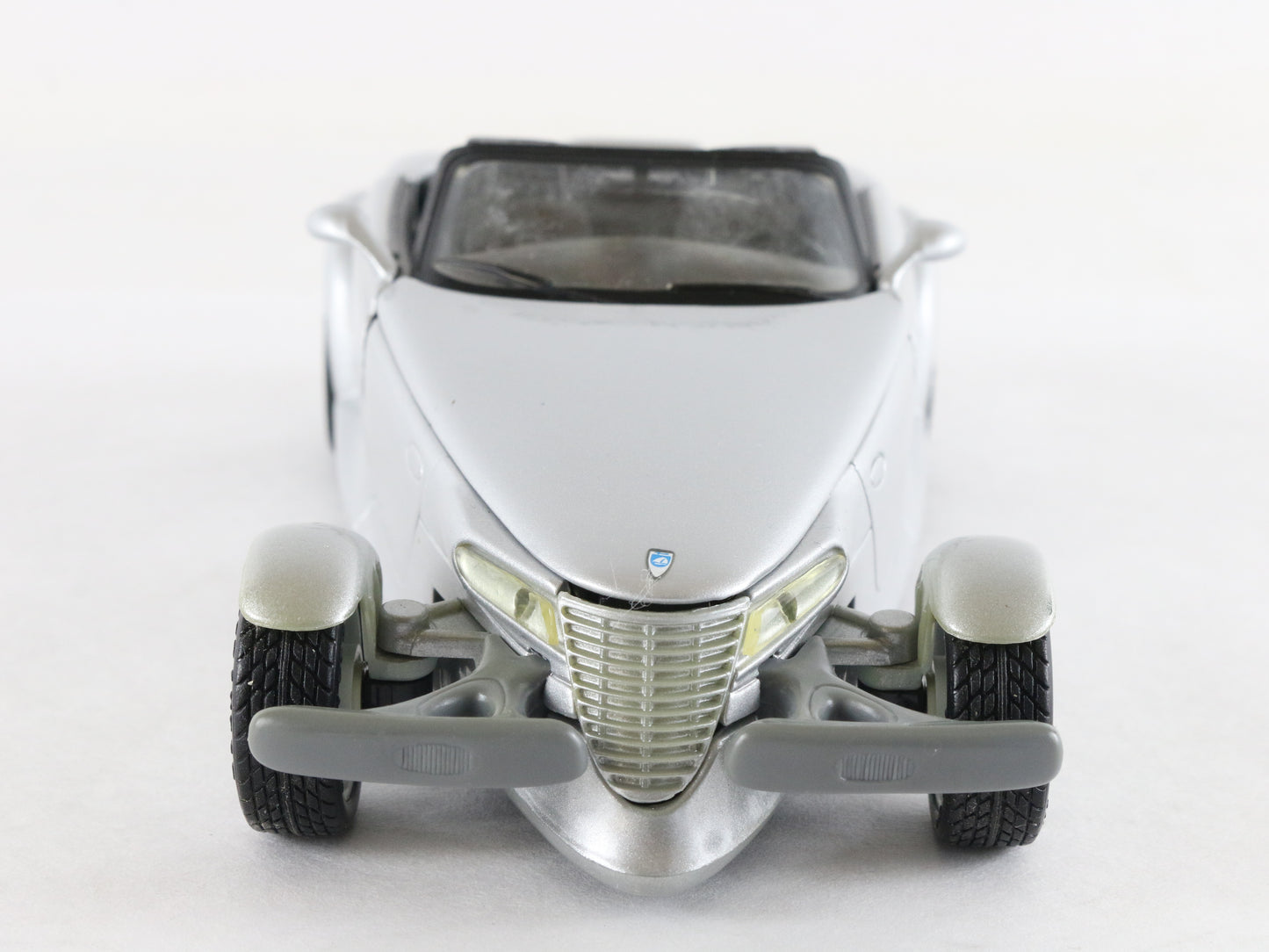 Plymouth Prowler Convertible Maisto 1:24 Silver Diecast Model Car