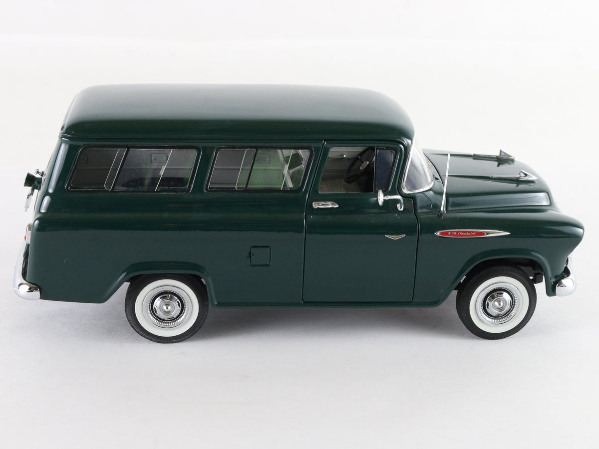 1957 Chevrolet Suburban Green Danbury Mint 1:24 Diecast Model Car
