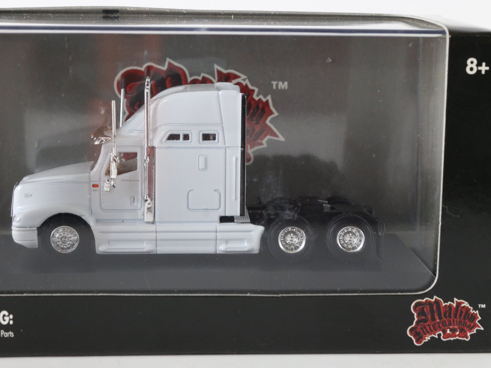 International Semi Tractor Truck White Malibu Model 1:87