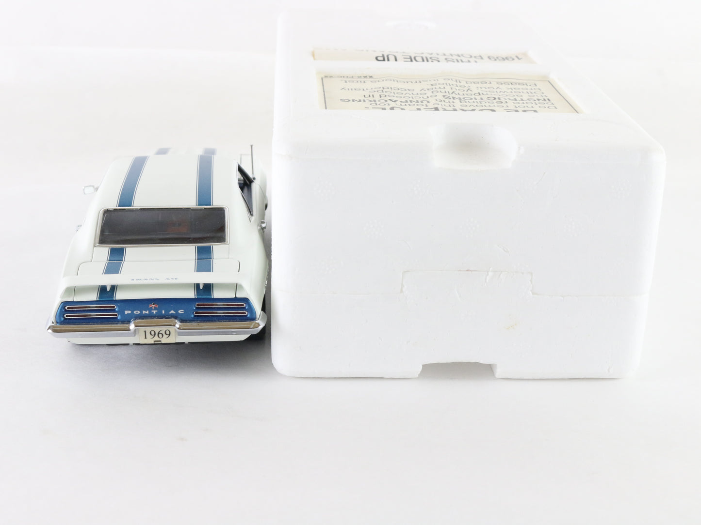 1969 Pontiac Trans Am Blue White Danbury Mint 1:24 Diecast Model Car