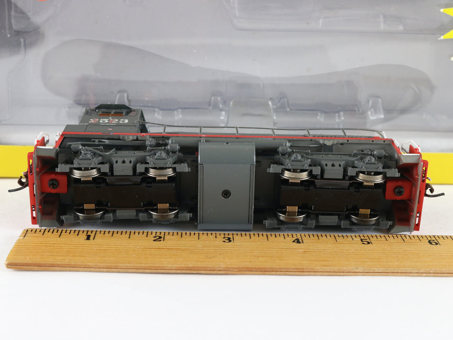 Athearn HO 96682 Southern Pacific 2523 SW1500 Worn Red Lettering Diesel Loco