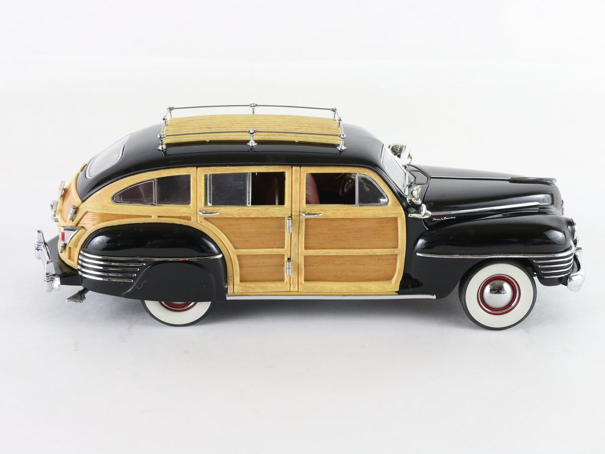 1942 Chrysler Town & Country Black Wood Panel Danbury Mint 1:24 Diecast Car