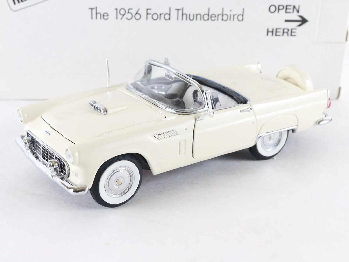1956 Ford Thunderbird Convertible White Danbury Mint 1:24 Diecast Model