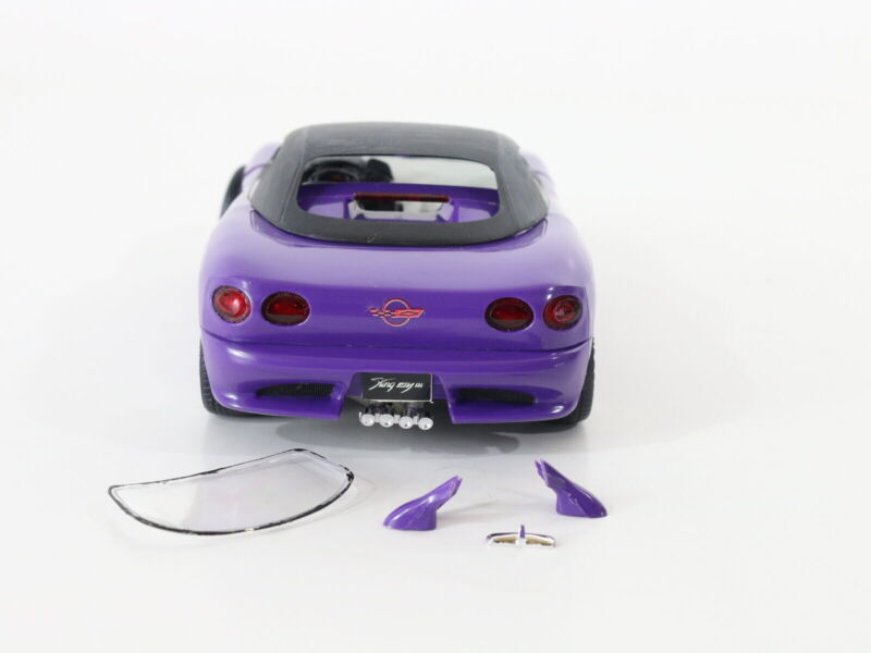 Chevrolet Corvette Sting Ray III Convertible Purple & Black Revell Monogram 1:25