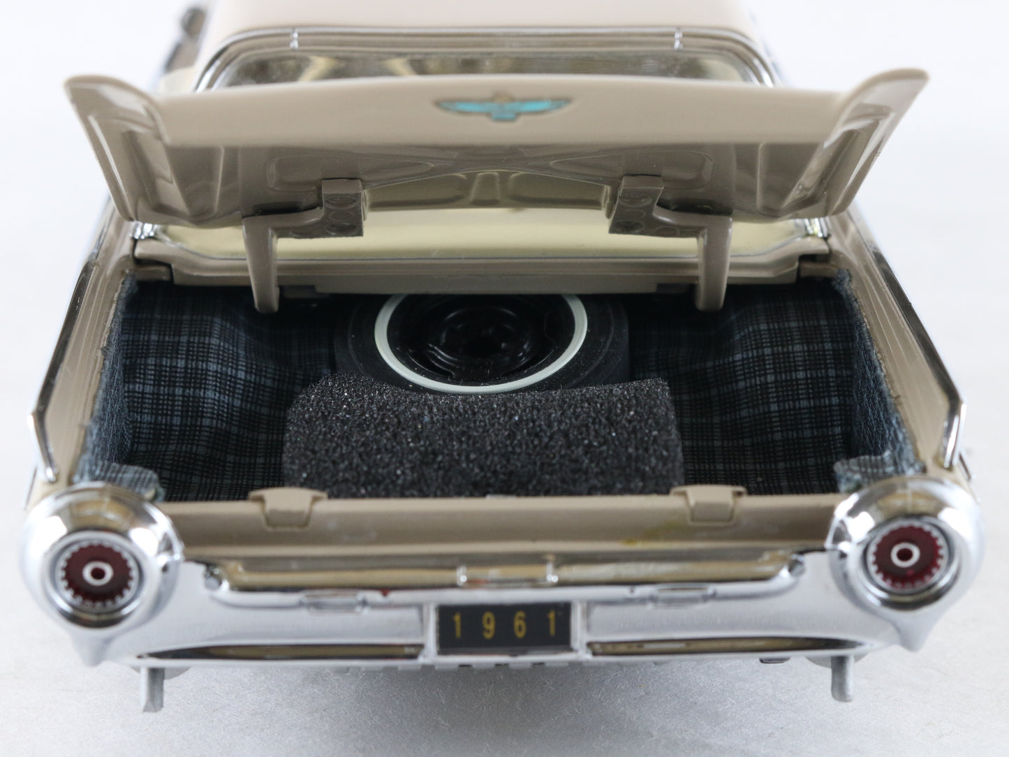 1961 Ford Thunderbird Hardtop Honey Beige Danbury Mint 1:24 Model Car