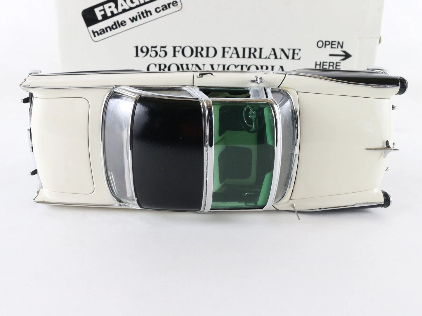1955 Ford Fairlane Crown Victoria Danbury Mint 1:24 White Black Diecast Model