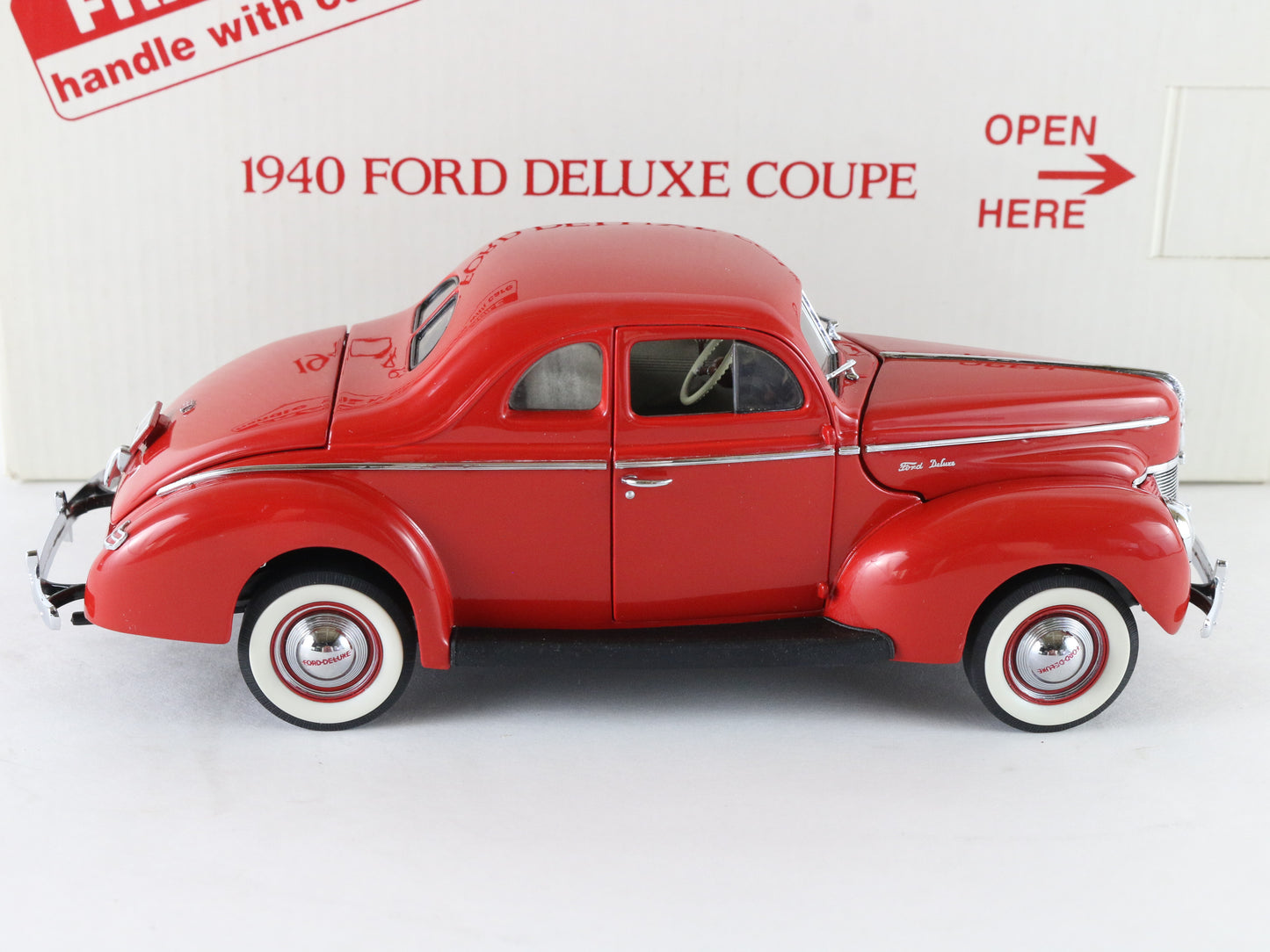 1940 Ford Deluxe Coupe Red Danbury Mint 1:24 Diecast Model Car