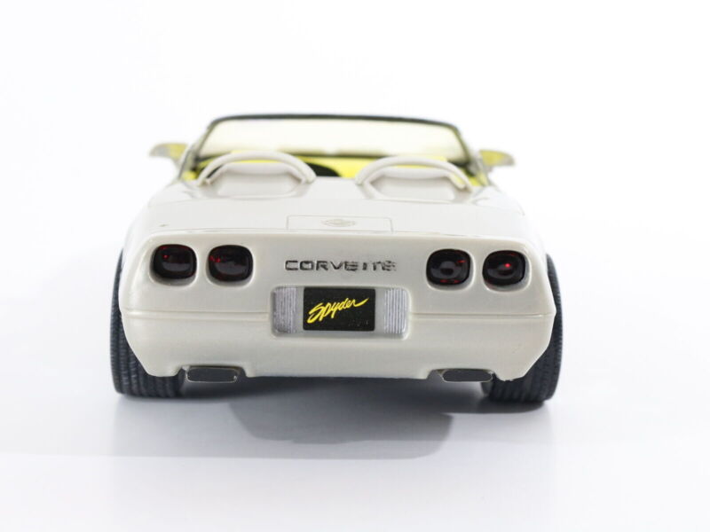 Chevrolet Corvette Spyder Revell Snaptite 1:24 6267 Built Model Kit