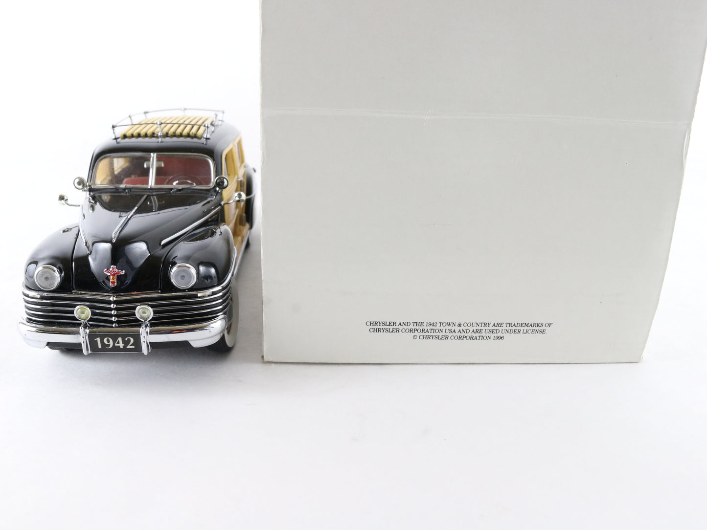 1942 Chrysler Town & Country Black Wood Panel Danbury Mint 1:24 Model Car