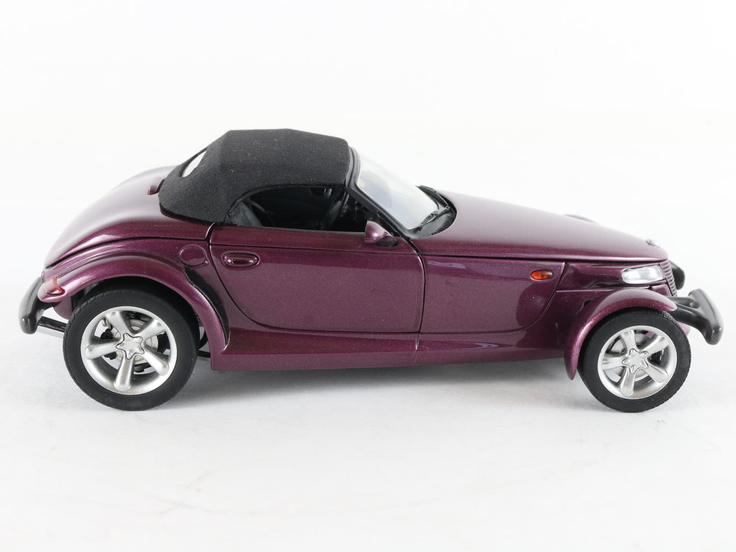 Plymouth Prowler Convertible Purple Danbury Mint 1:24 Diecast Model