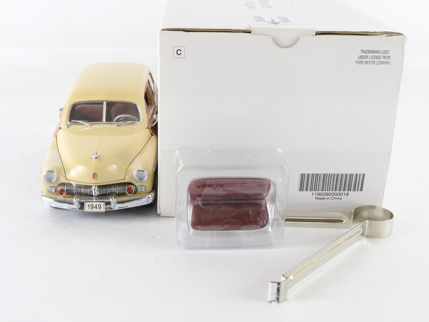 1949 Mercury Station Wagon Yellow Wood Panel Danbury Mint 1:24 Diecast Model