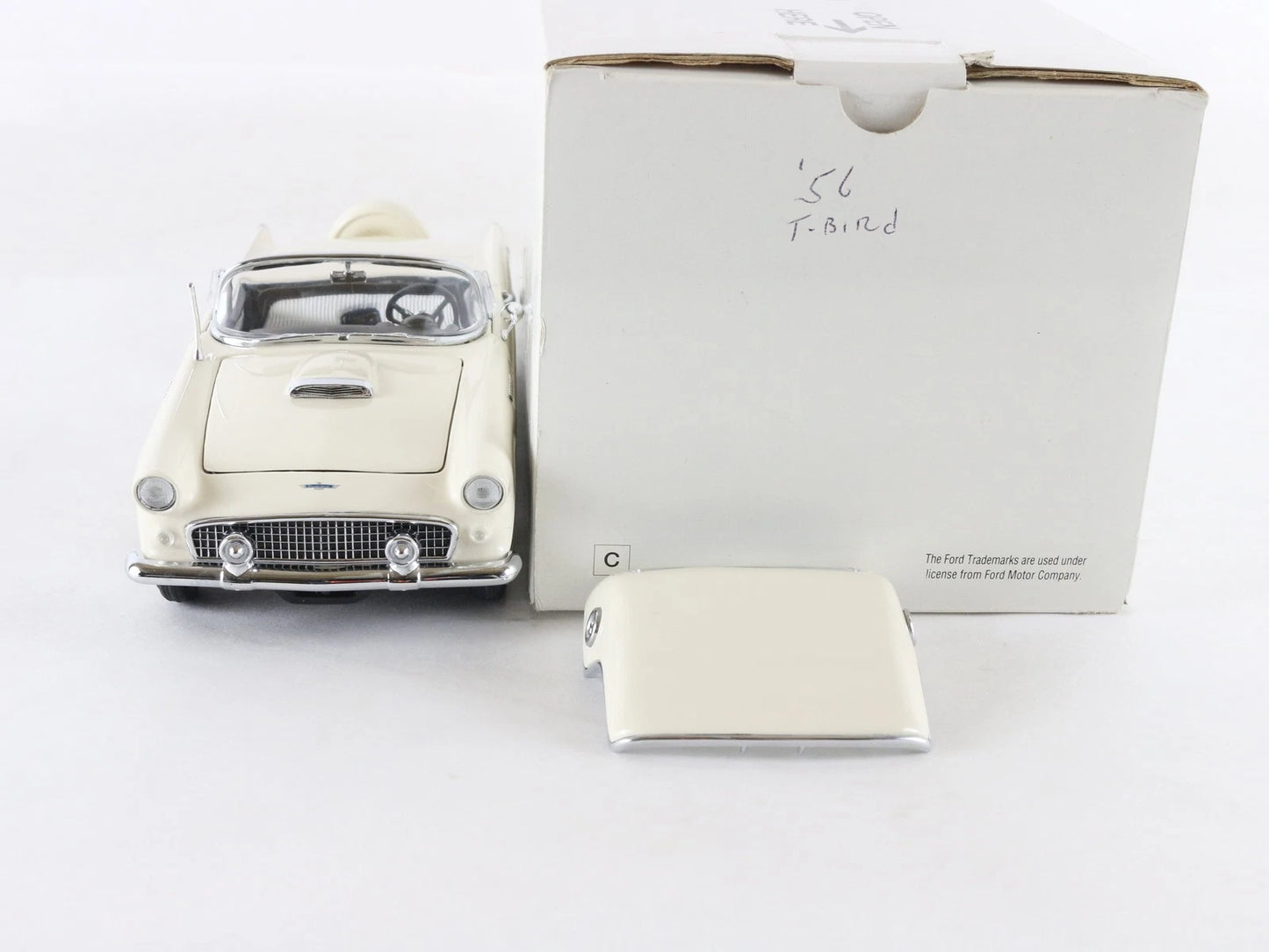 1956 Ford Thunderbird Convertible White Danbury Mint 1:24 Diecast Model