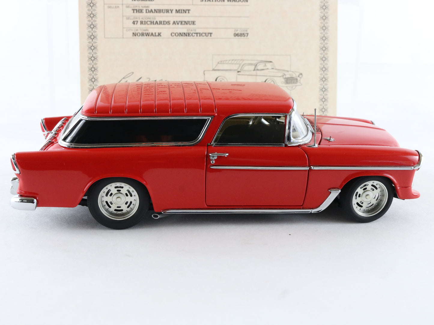 1955 Chevrolet Nomad Street Machine Red Danbury Mint 1:24 Model Car