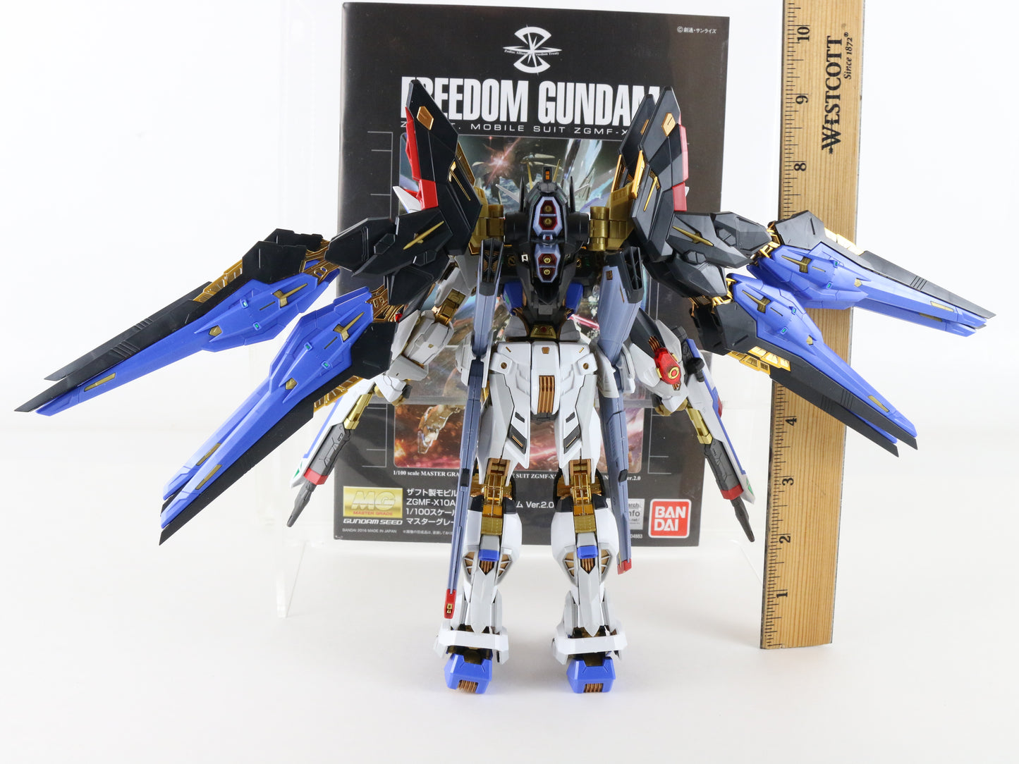 Gundam MG ZGMF-x10a Freedom Zaft Mobile Suit 1:100 Model Figure W/ Decals