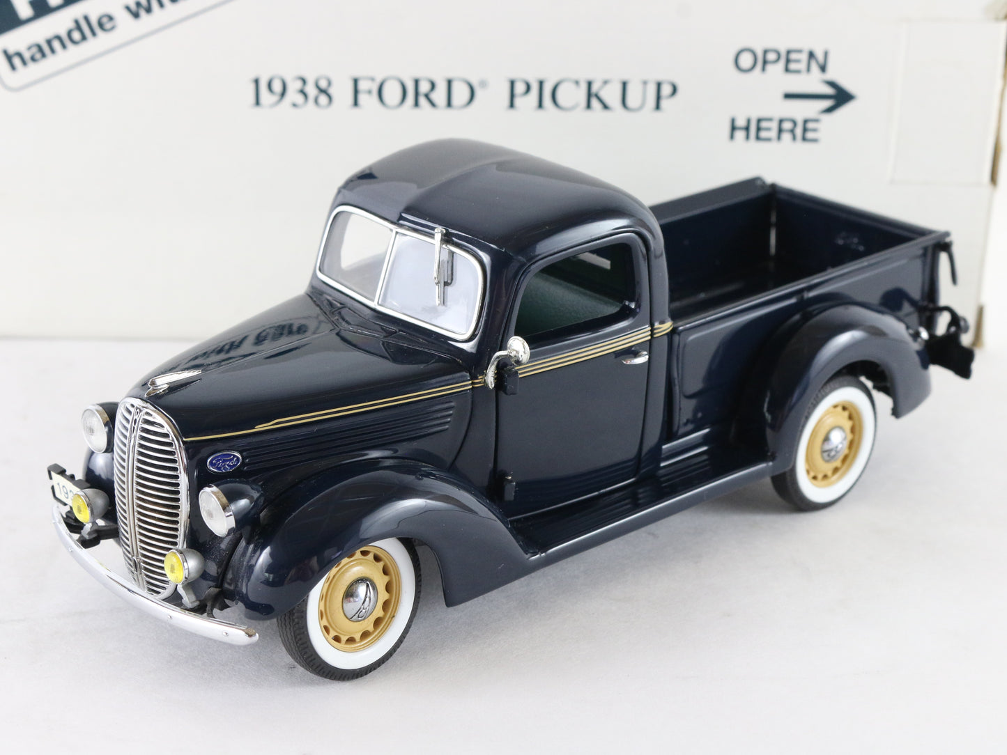 1938 Ford Pickup Truck Blue Tan Danbury Mint 1:24 Diecast Car