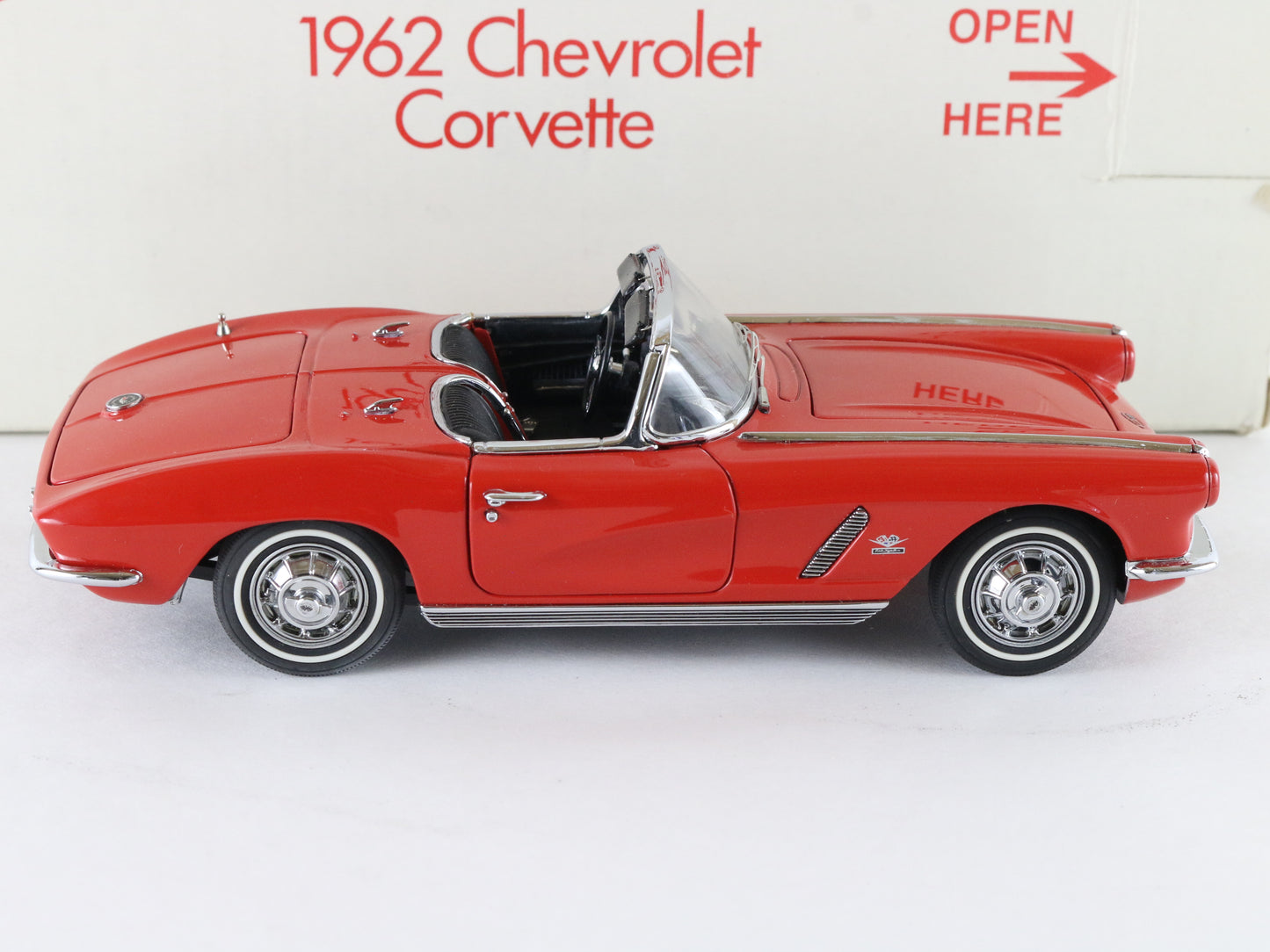 1962 Chevy Corvette Convertible Roman Red Danbury Mint 1:24 Diecast Model