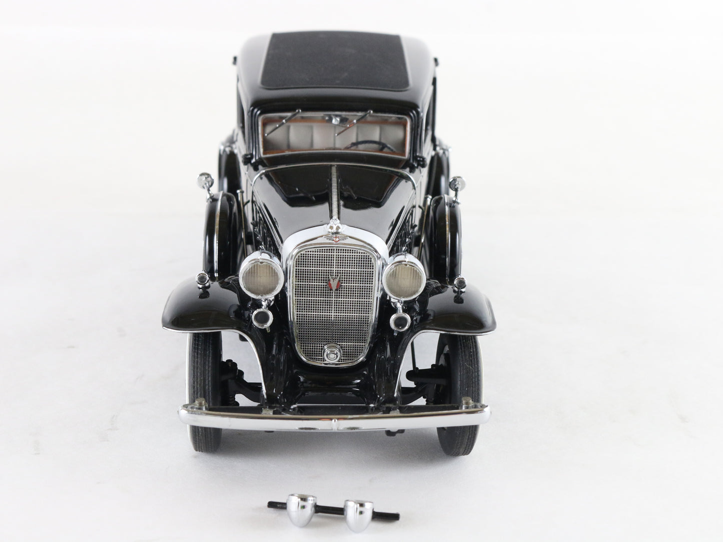 1932 Cadillac V-16 Sedan Black Danbury Mint 1:24 Diecast Model Car
