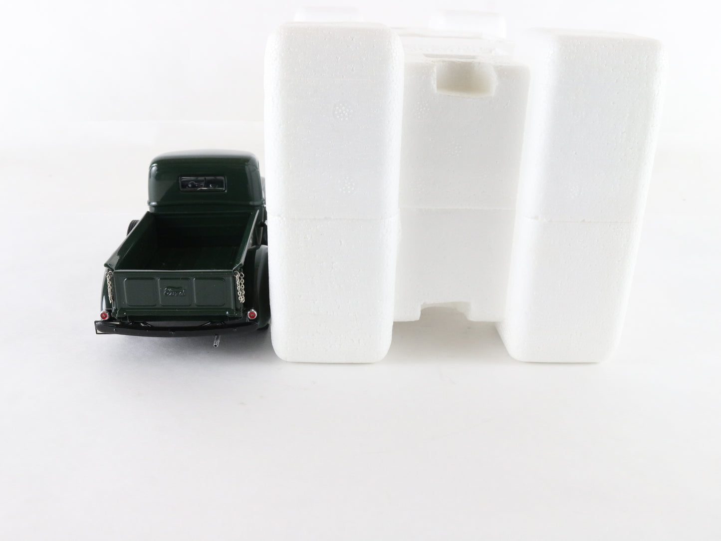 1942 Ford Pickup Truck Green Yellow Danbury Mint 1:24 Diecast Model Car