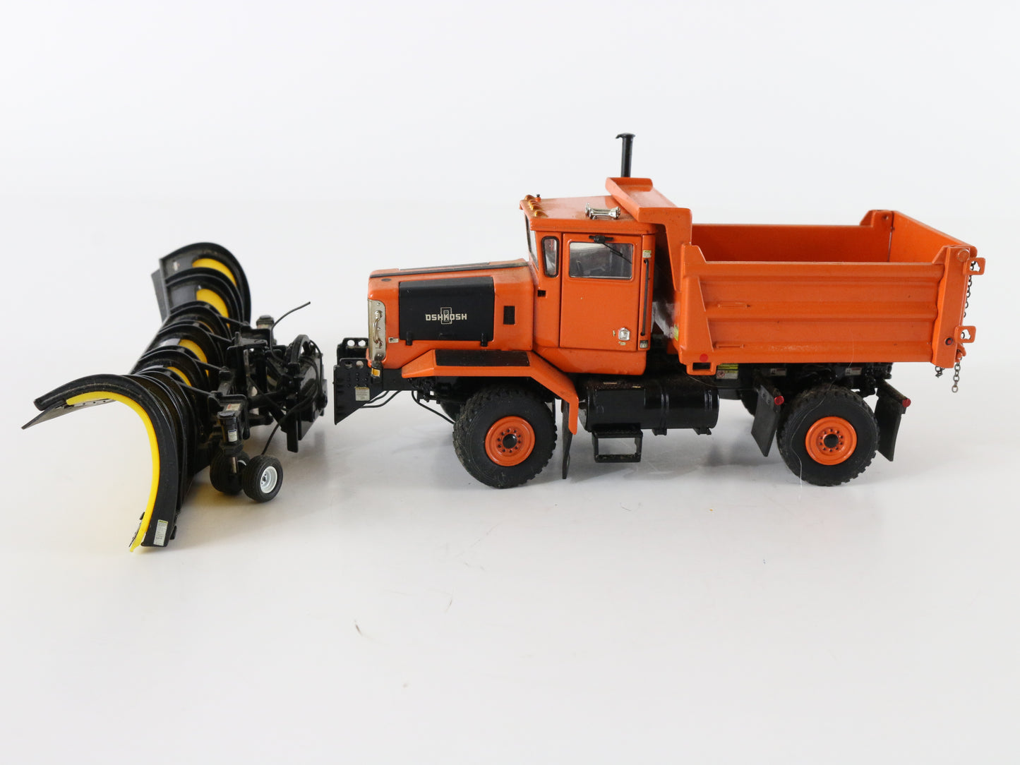 Oshkosh P Series 2 Axle 4x4 Plow Orange Sword 1:50 Metal Model Vehicle