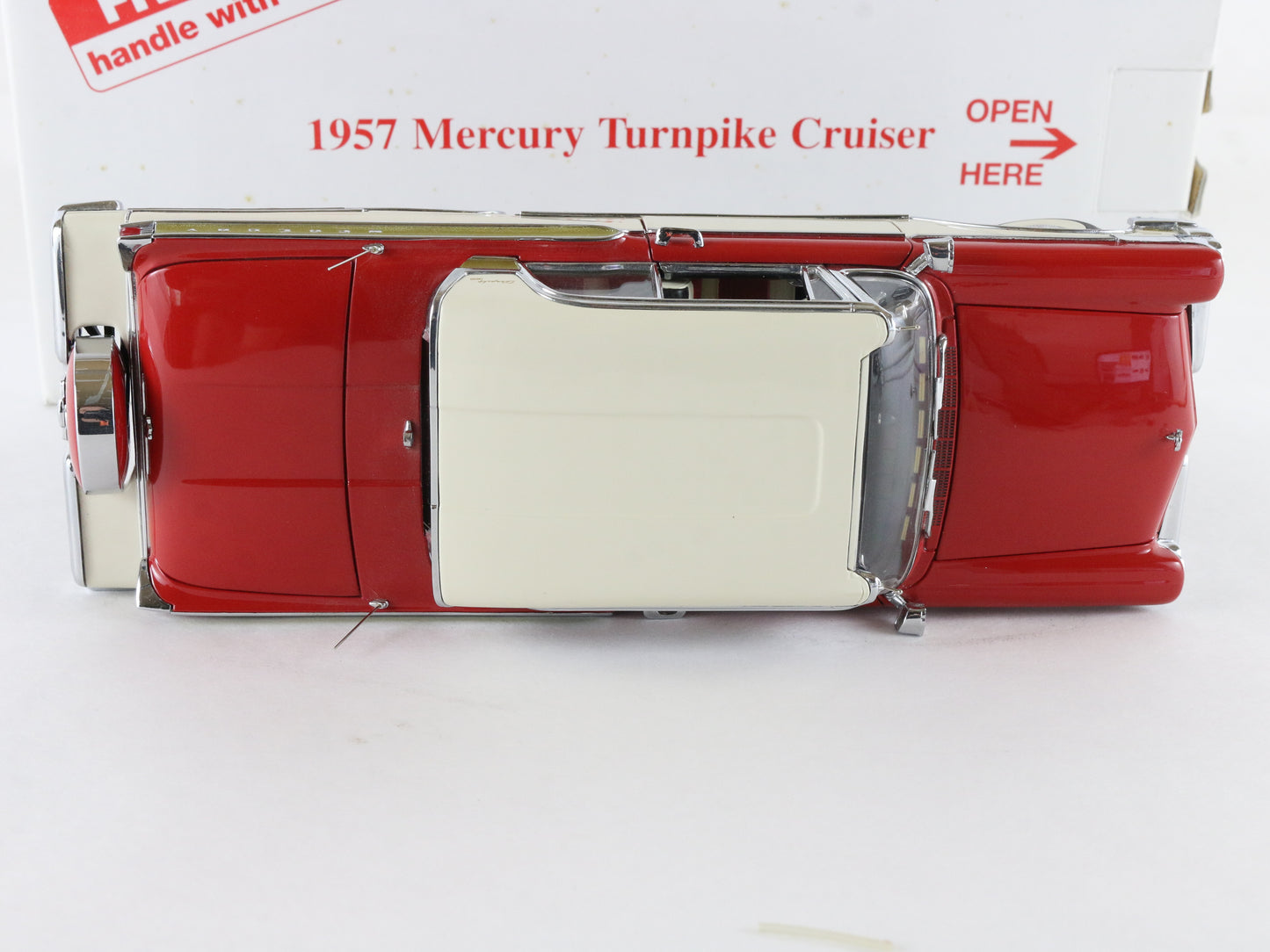1957 Mercury Turnpike Cruiser Red White Danbury Mint 1:24 Diecast Model Car