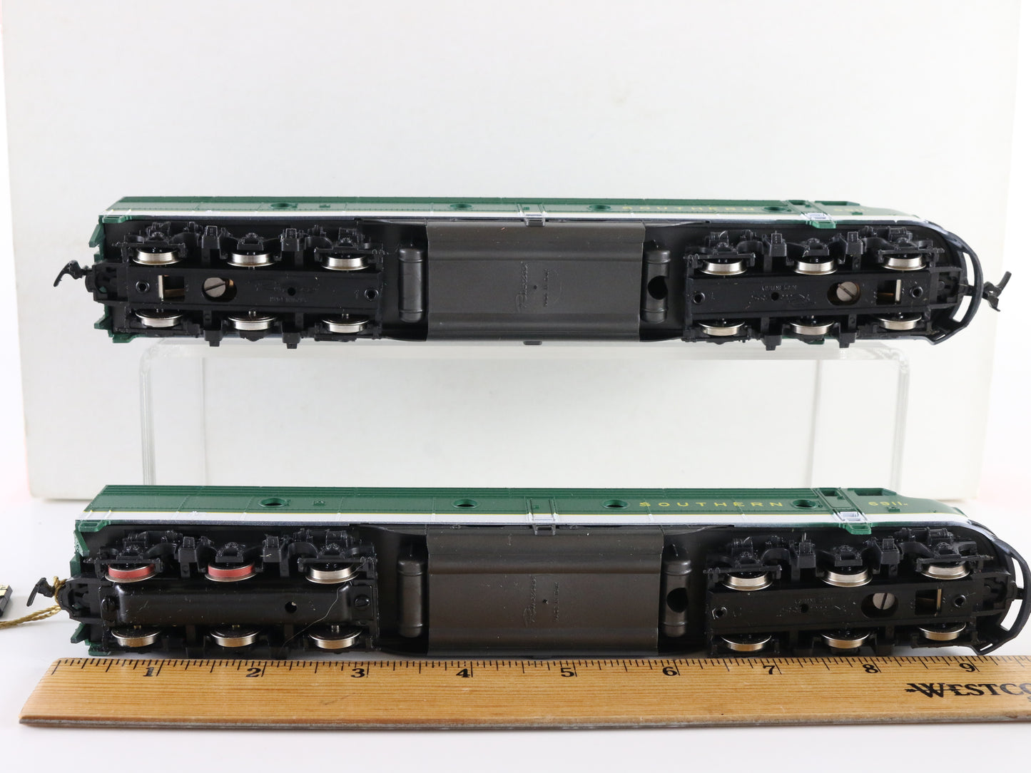 Rivarossi HO Southern Crescent 6911 EMD E-8A Diesel Locomotives Set