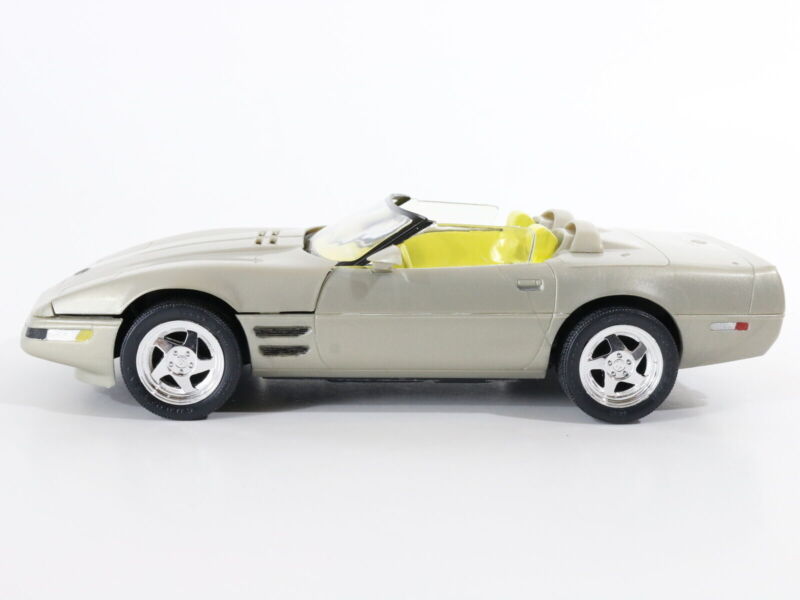 Chevrolet Corvette Spyder Revell Snaptite 1:24 6267 Built Model Kit