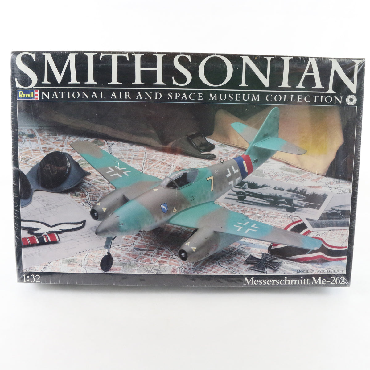 Messerschmitt Me-262 Fighter Plane Smithsonian Air & Space Revell 1:32 Kit 4473