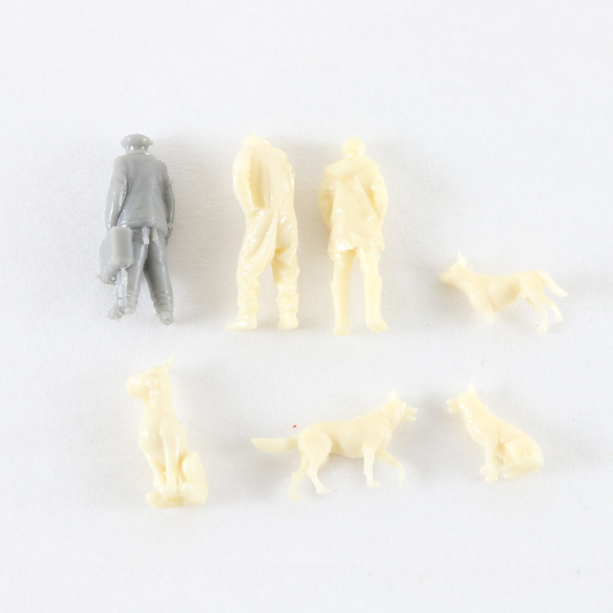 Lot Of 7 German Shepherd Scooby Doo & Standing Figures 1:72 Plastic Models