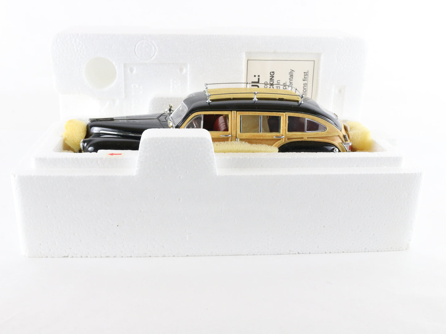 1942 Chrysler Town & Country Black Wood Panel Danbury Mint 1:24 Diecast Model